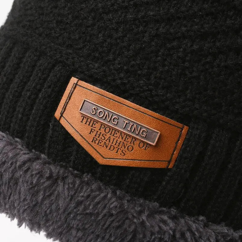 Kit Inverno Completo: Gorro Térmico com Cachecol e Luvas Pretas - FrostSet [ENFRENTE O FRIO COM ESTILO E CONFORTO]